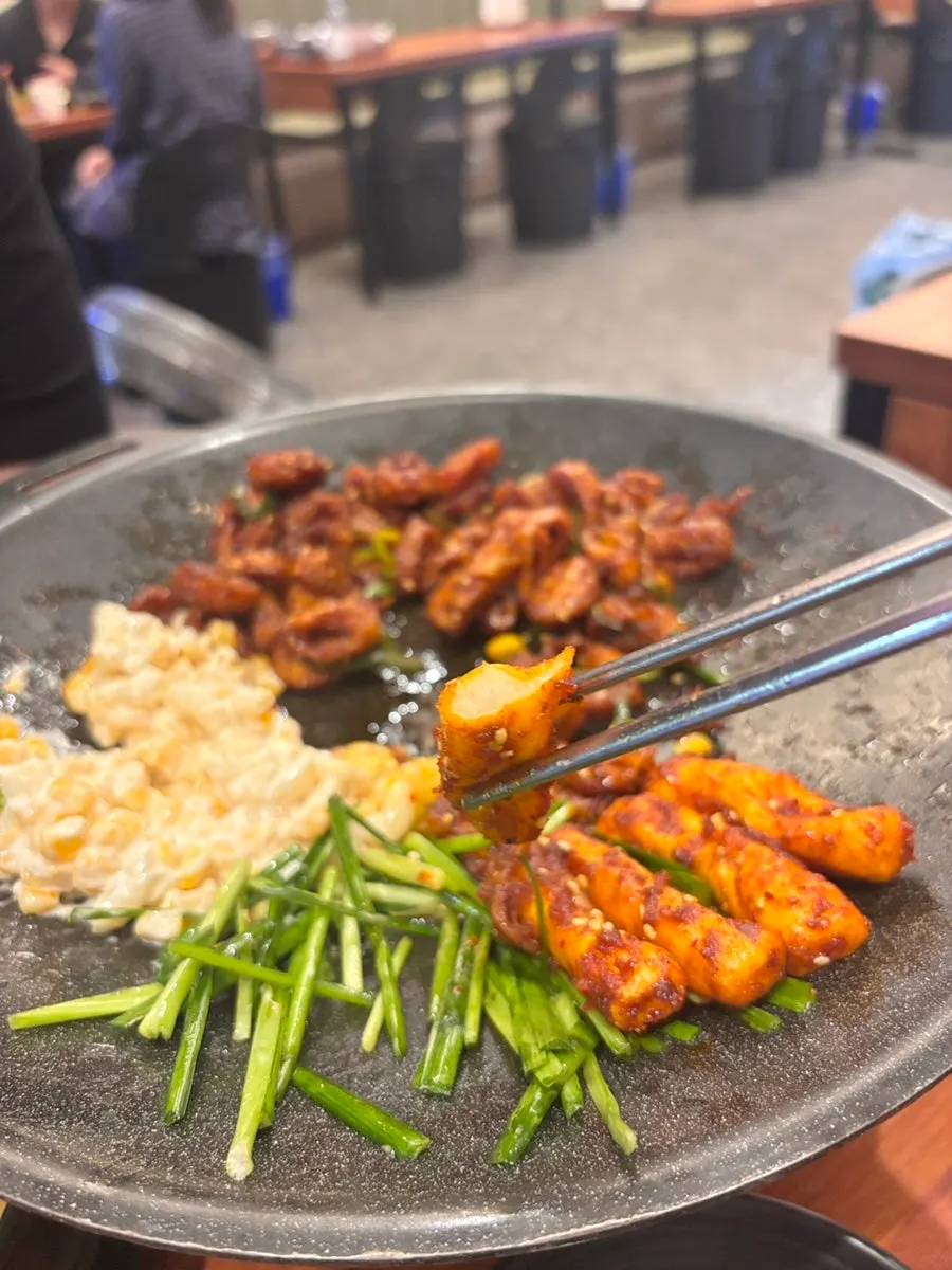 Seasoned makchang wrapped in a lettuce leaf