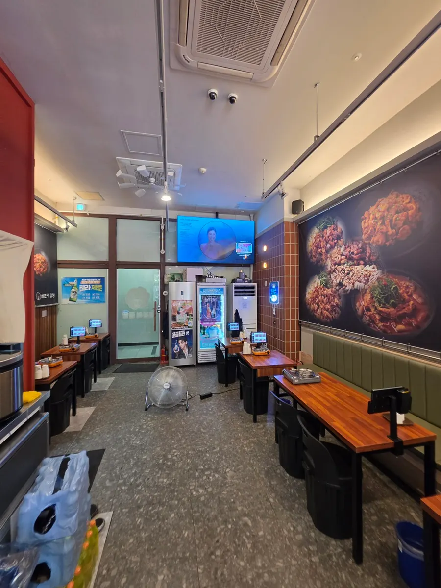 Seating area inside Gobuni Gopchang Hanam Misa Station Branch