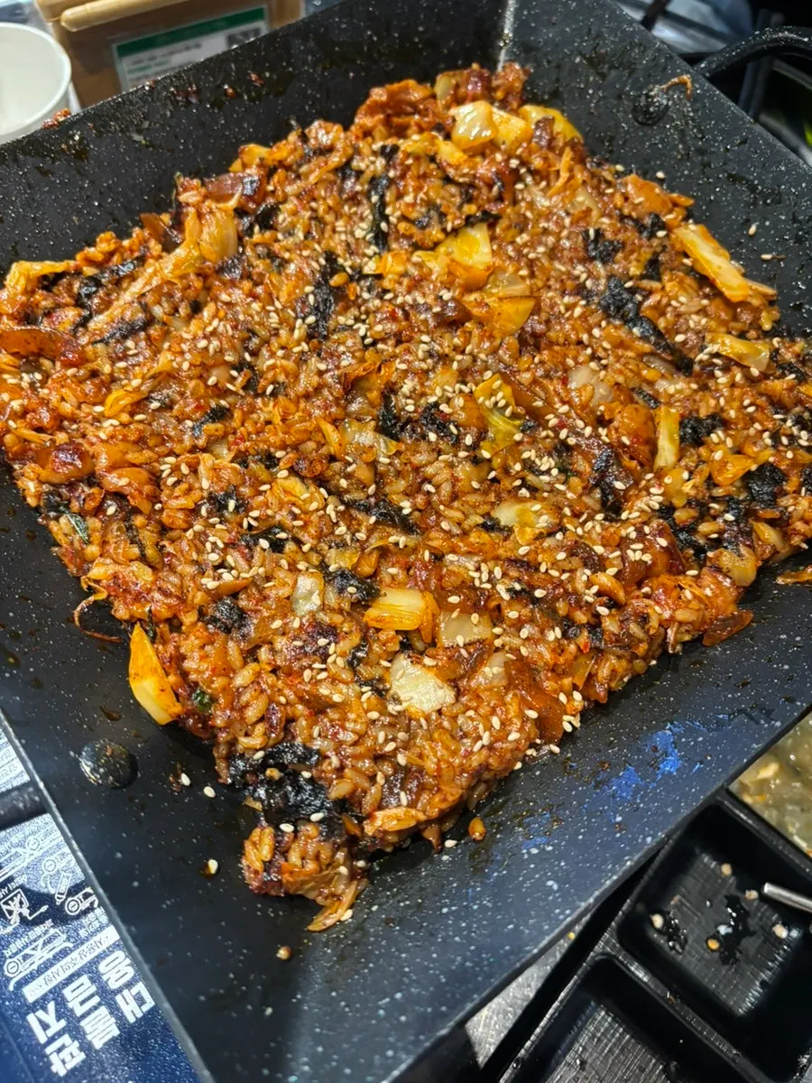 깻잎과 쌈무에 싸 먹는 치즈 야채곱창