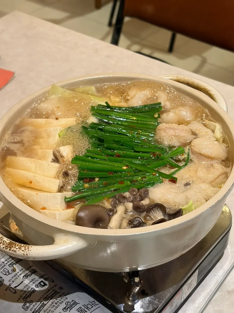 Daechang nabe simmering on low heat at Gopeugopeu