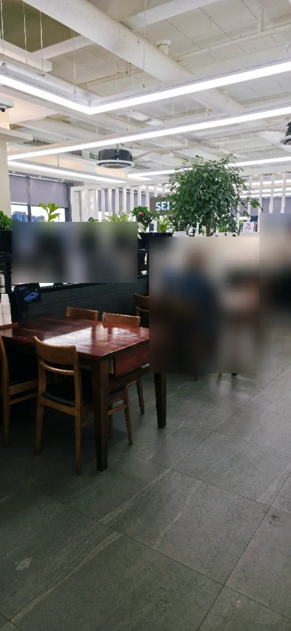 대기실에 마련된 커피와 핫초코 음료 코너