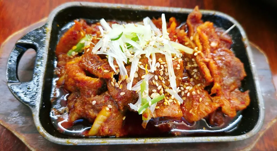 셀프바에서 가져온 김치