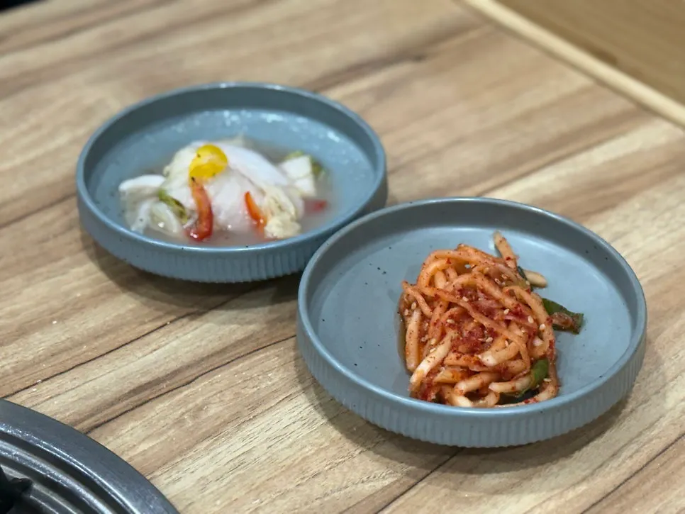 Basic side dishes served with the Gorae daewang kkot beef bulgogi