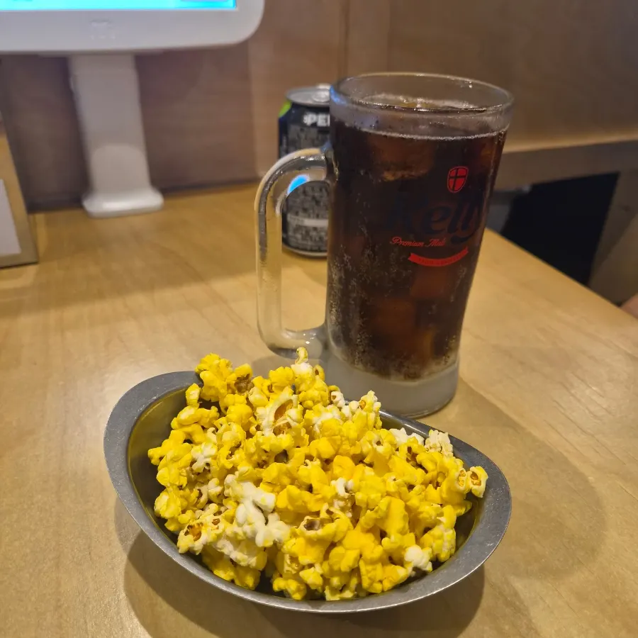 Complimentary popcorn and zero-sugar cola