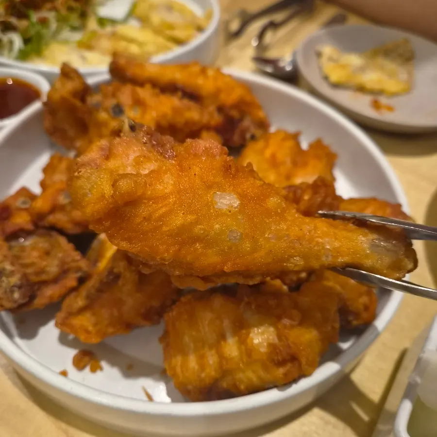 A freshly fried piece of Eungdapra chicken