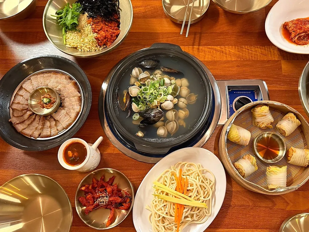 고려물총칼국수 2인 세트 한 상 차림