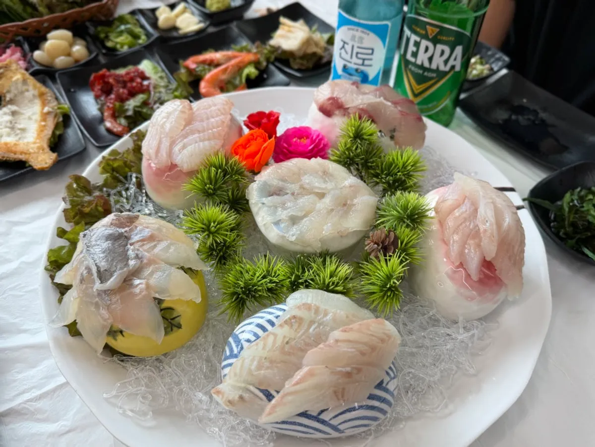 Assorted sashimi platter at Bongpo Hoega