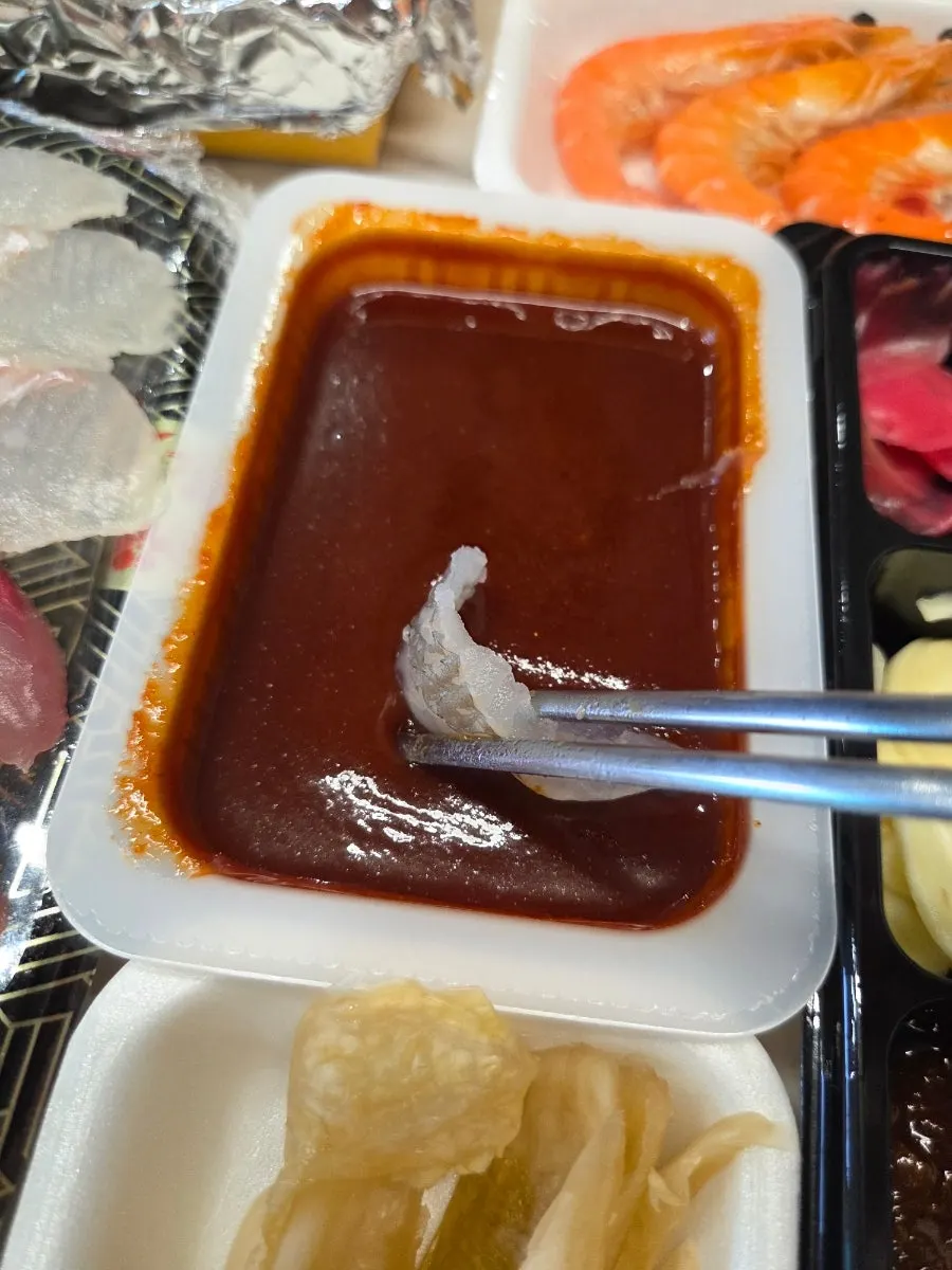 초장에 찍어 먹는 활어회