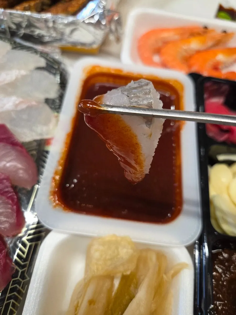 깻잎과 와사비를 곁들인 회 쌈