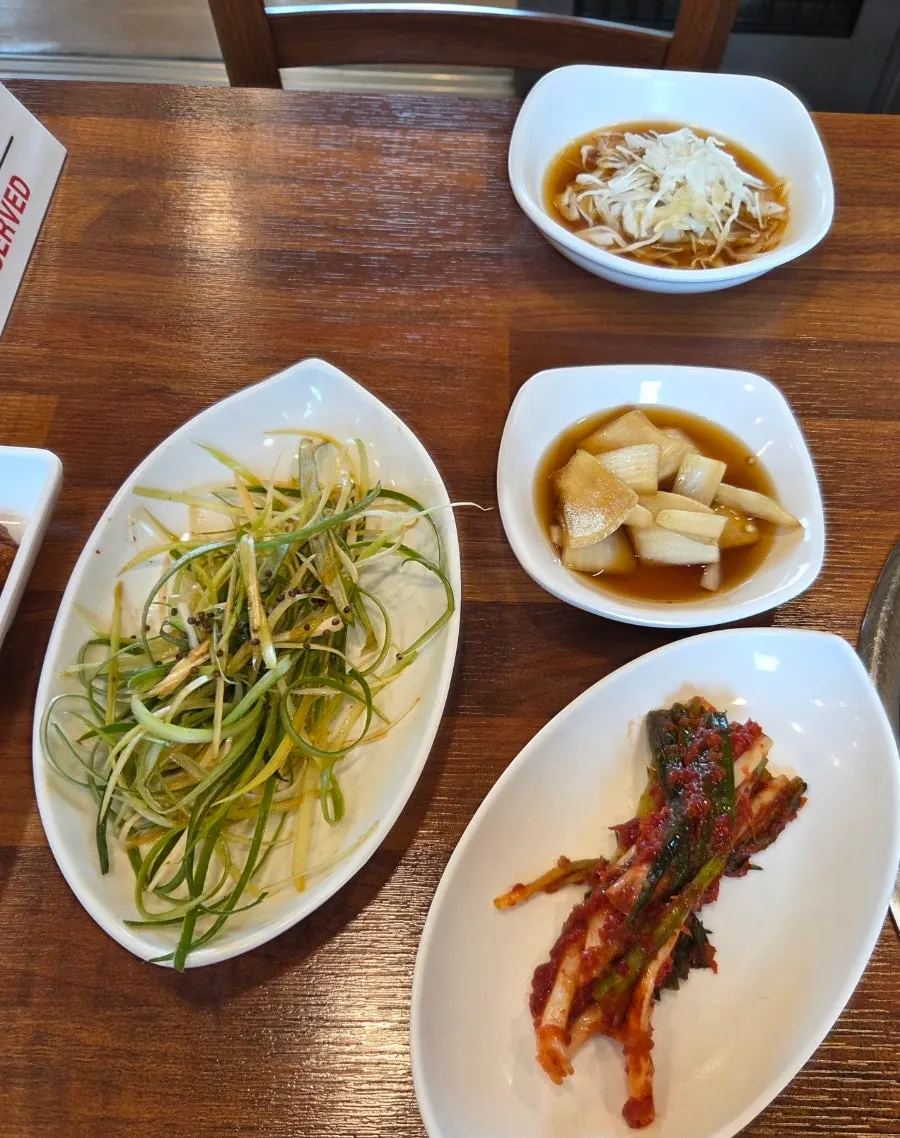 용촌고기집 기본 반찬 상차림