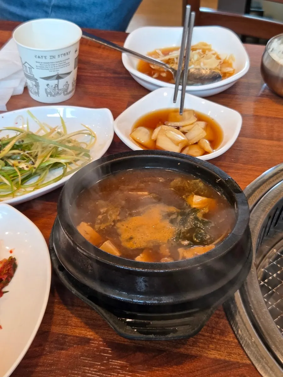 주문한 양념 돼지갈비와 생돼지갈비