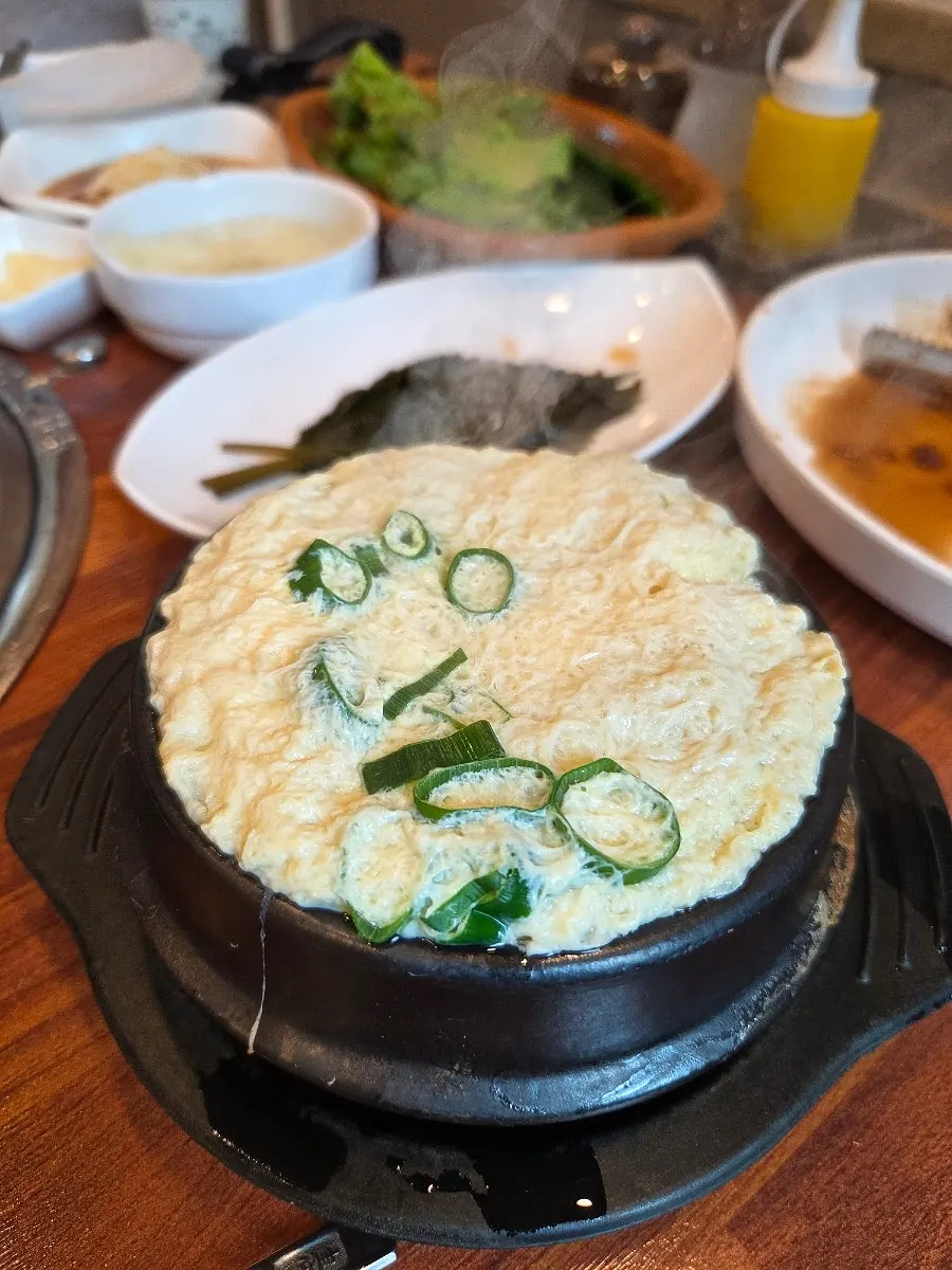 구수한 된장찌개와 공기밥