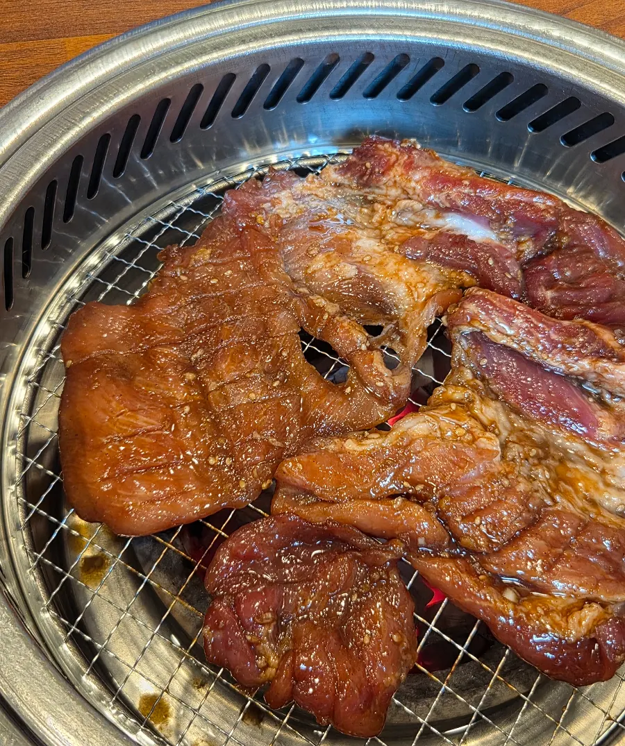 직접 포 뜬 숙성 양념 돼지갈비