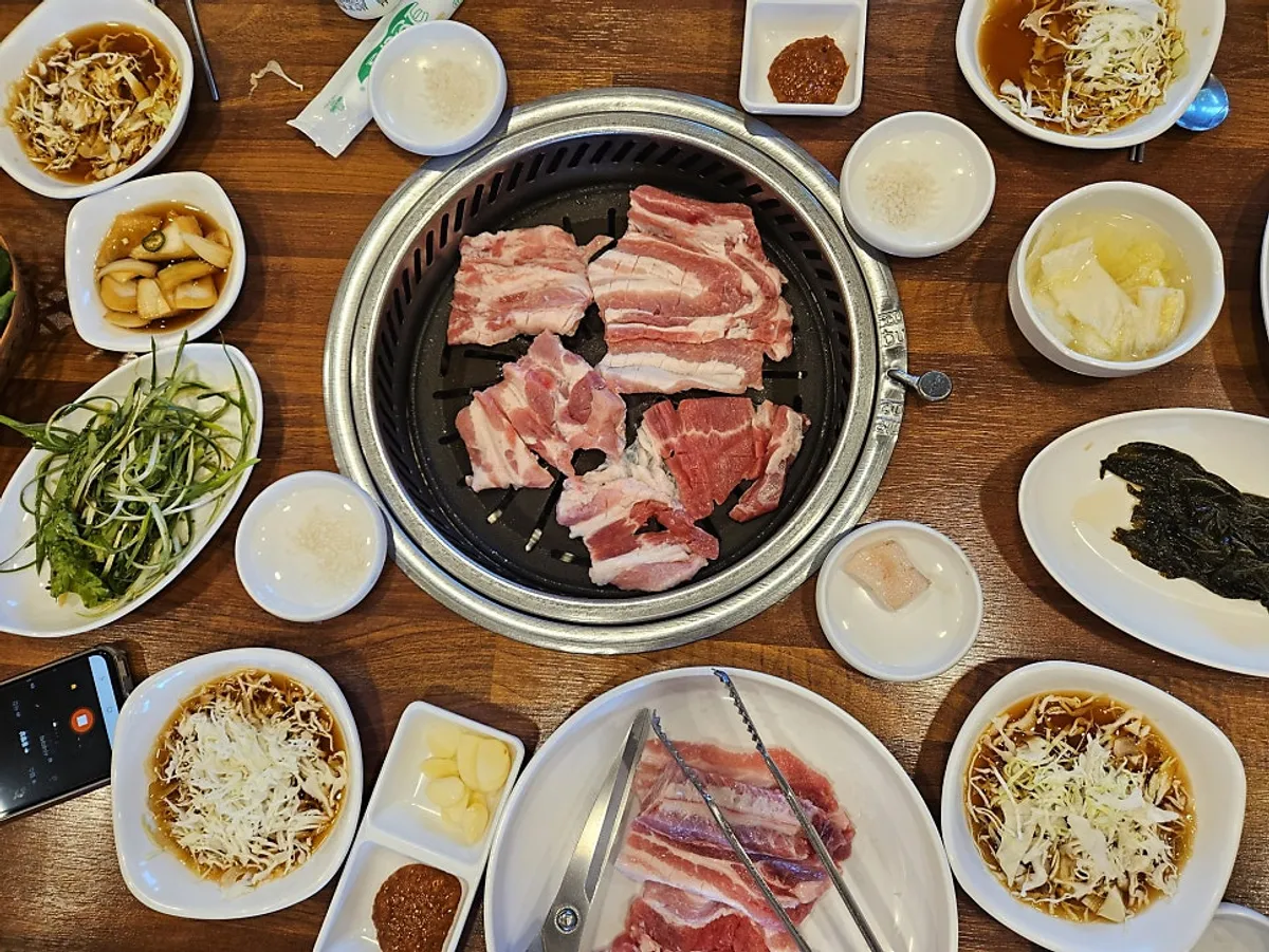 결대로 손질한 돼지생갈비 클로즈업