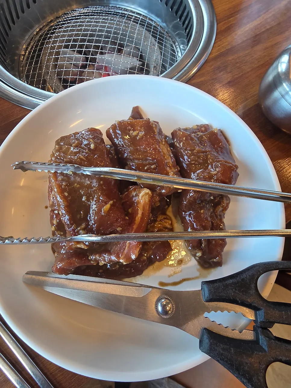 味付けカルビに添えるネギの千切りとネギキムチ