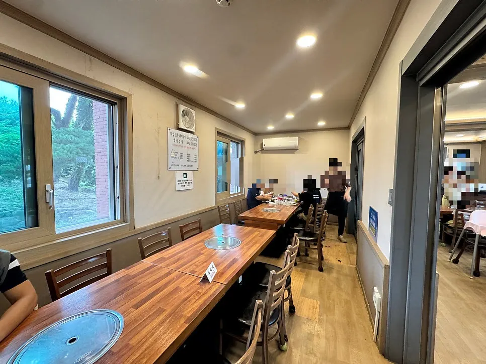 Yongchon Gogi-jip main dining hall filled with customers