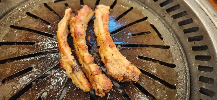 깻잎무침에 싼 돼지갈비