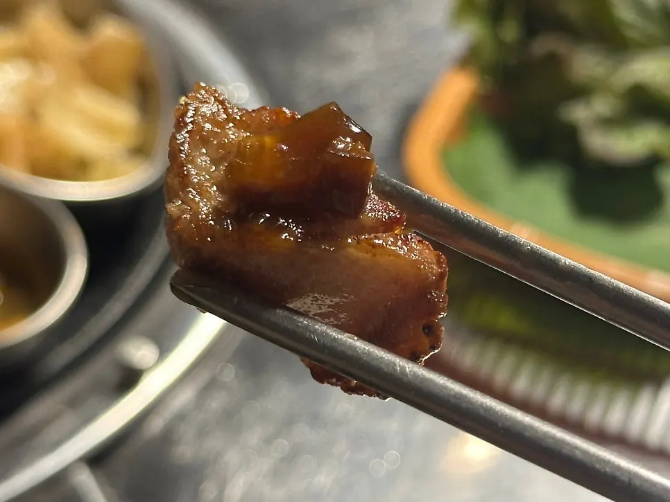 Ttukbang pork neck grilling over charcoal