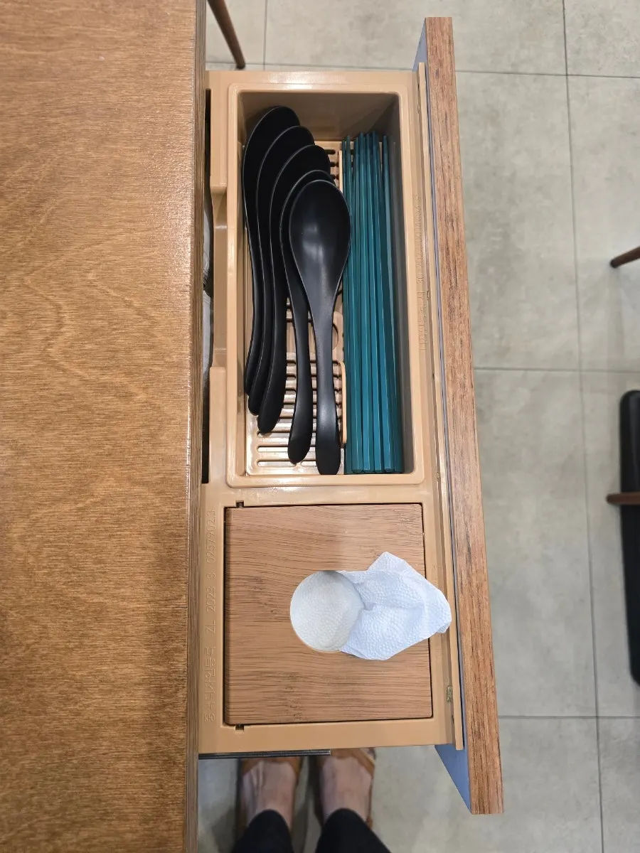 예약석으로 준비된 테이블 좌석
