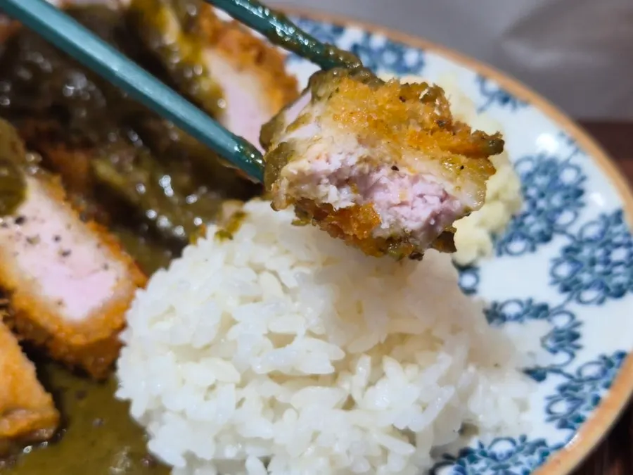Tonkatsu topped with basil sauce