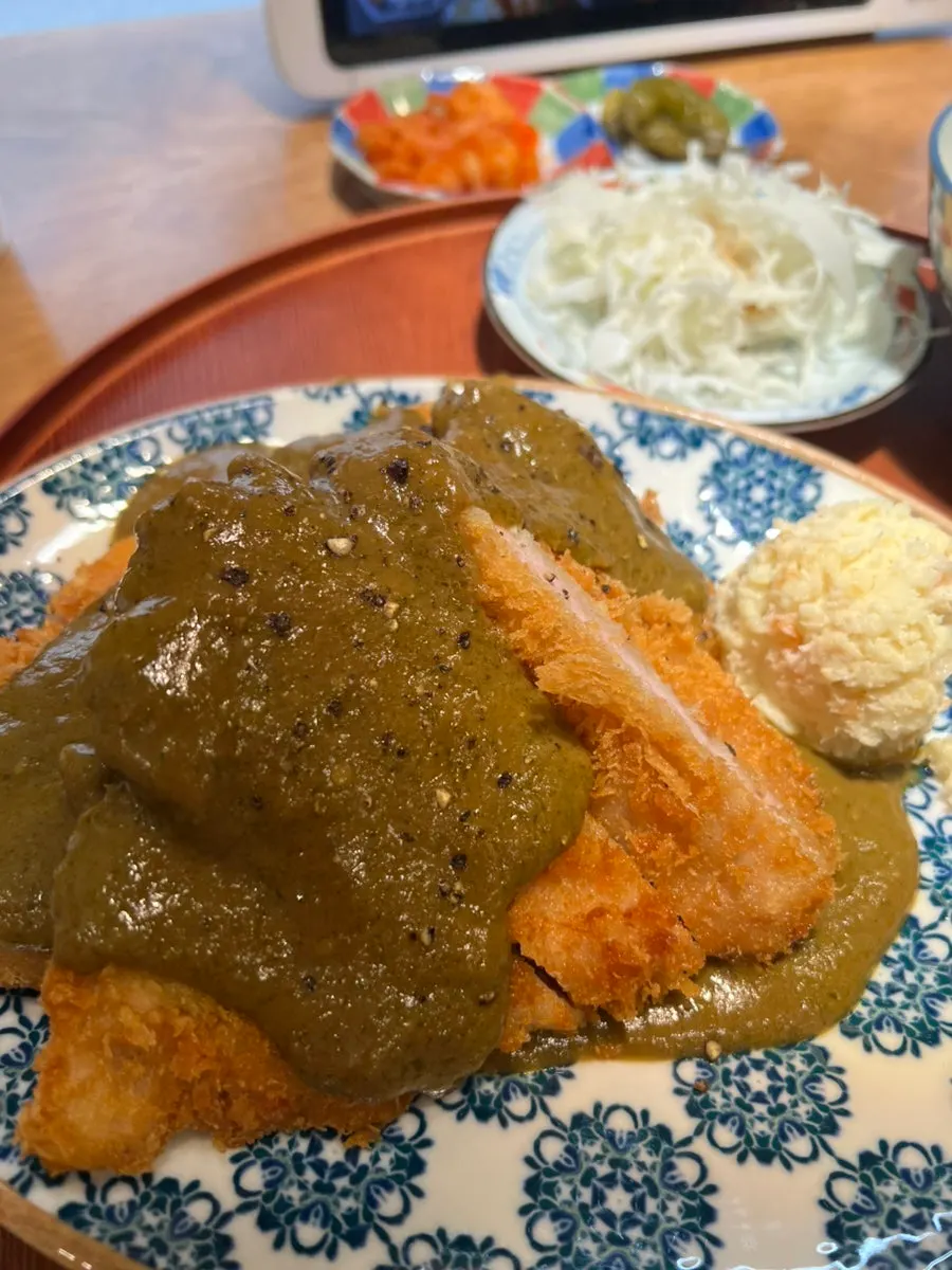 Basil demi tonkatsu with its green basil sauce