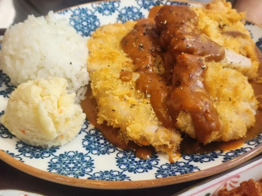 Cross-section of crispy tonkatsu breading