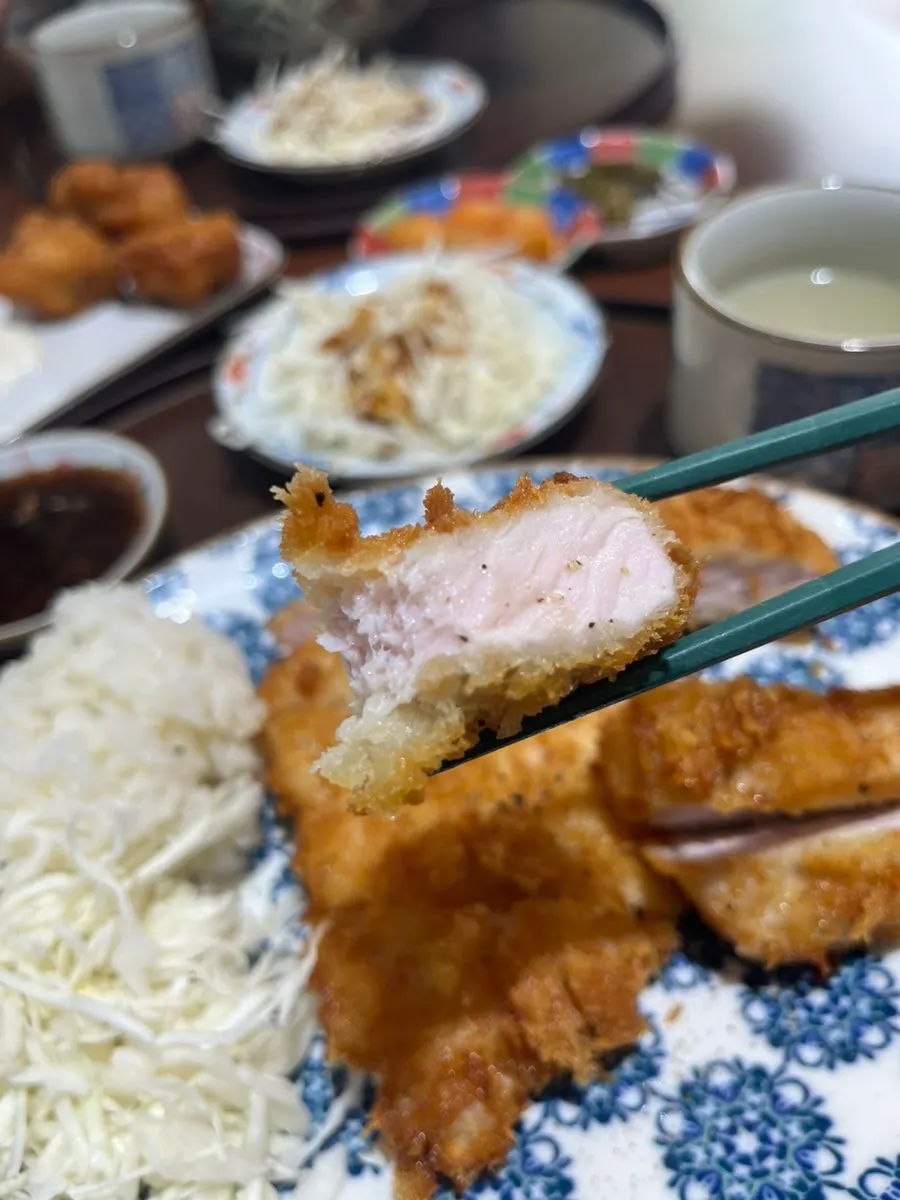 A plate of Gosh Gosh rosu katsu