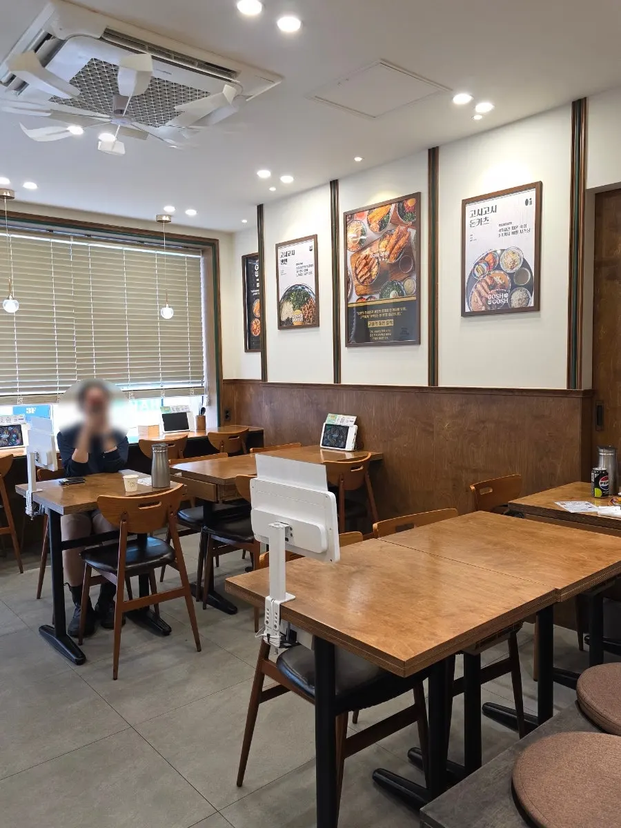 Solo dining seats at Goshi Goshi Sookmyung Women's University Station Direct Branch