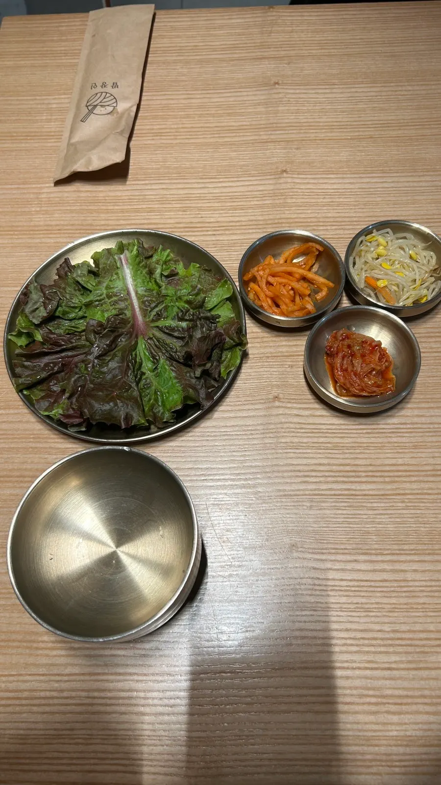 상추 무생채 콩나물 김치 밑반찬 상차림