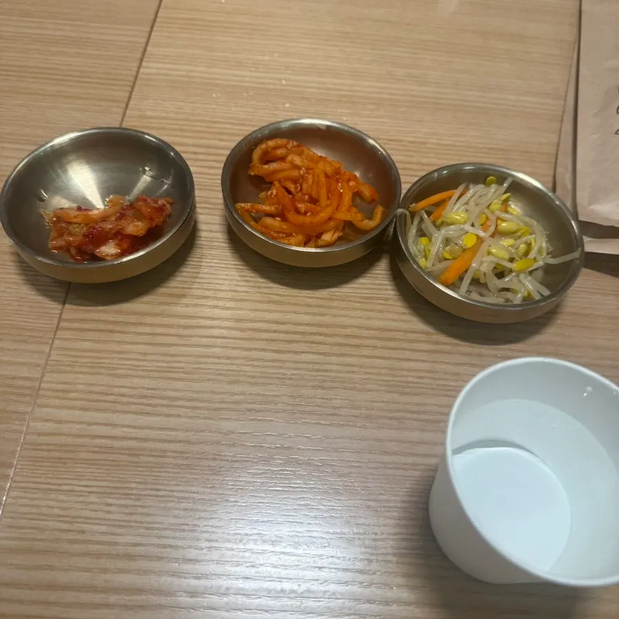 테이블 태블릿으로 2인 스팸세트 주문 화면