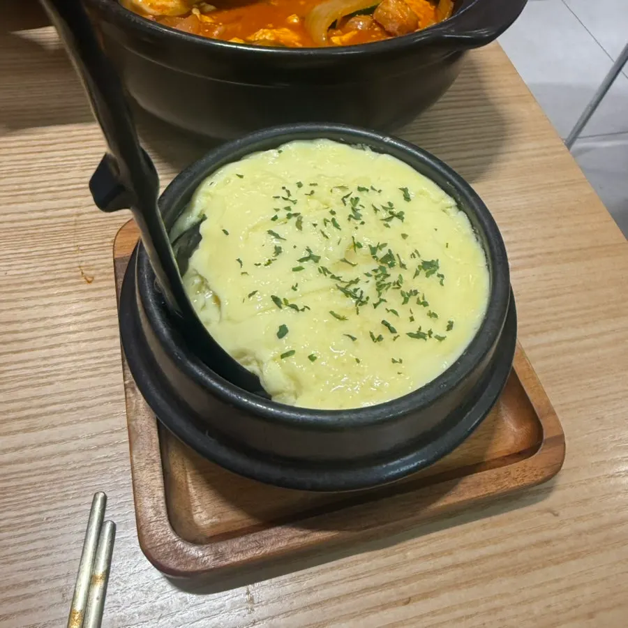 김가루를 듬뿍 올린 흑미밥