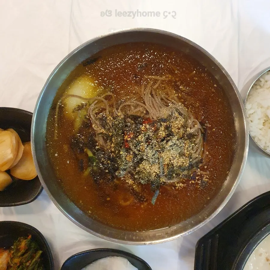 Mul-makguksu in cool broth