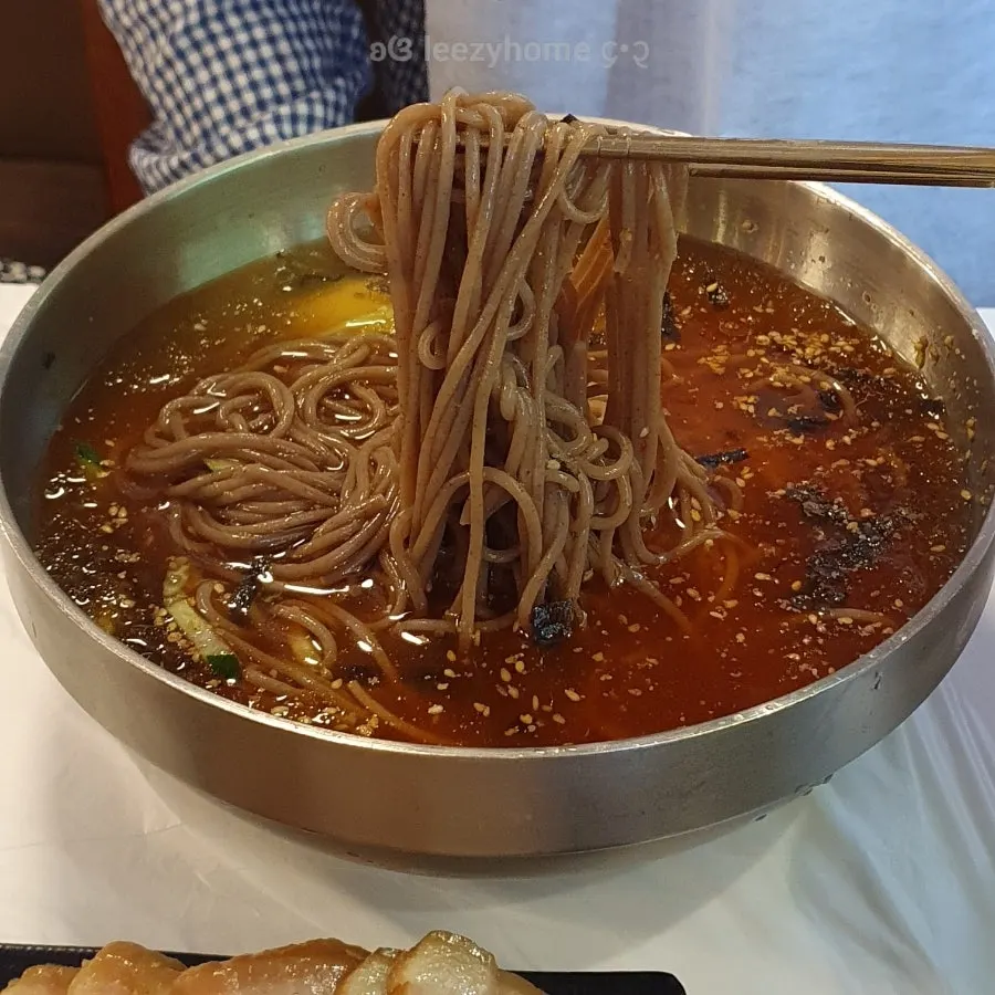 Mixed deulgireum-makguksu noodles