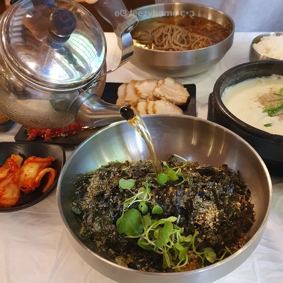 Completed table setting with makguksu and bossam together