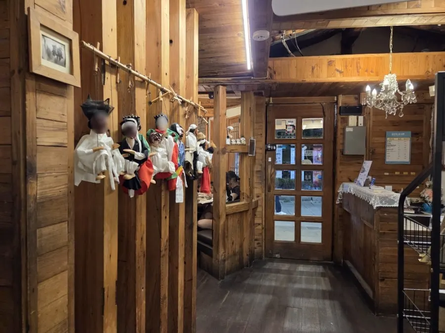 Store entrance with sign noting handmade buckwheat noodles