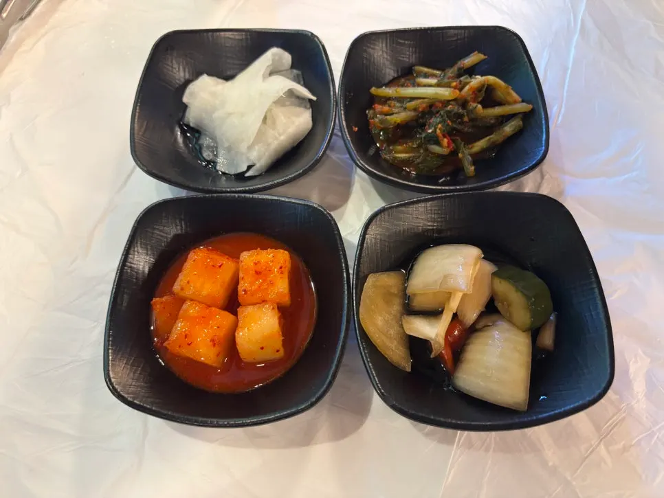 반찬을 담을 수 있는 셀프바