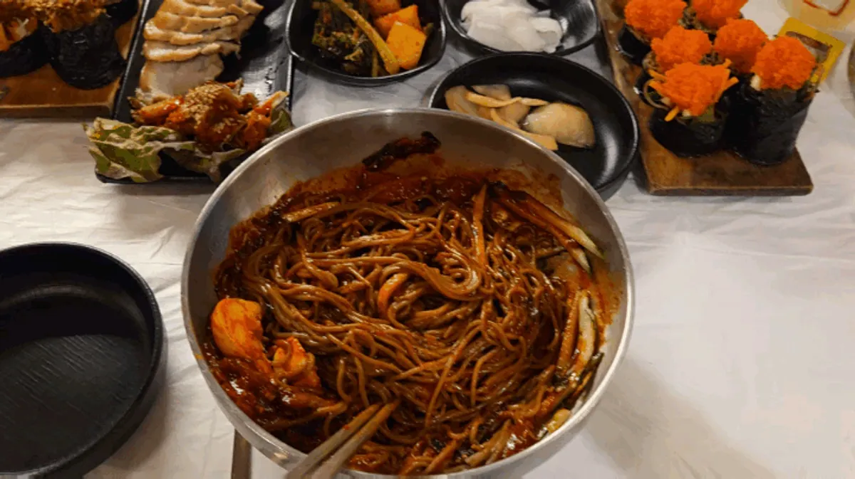 Boiled pork plate served with scallion kimchi