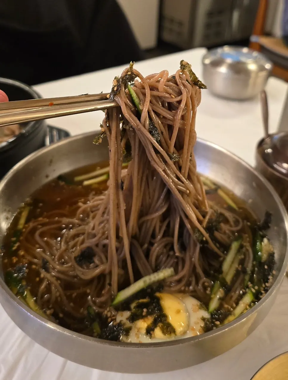 Mul-makguksu in a cool broth