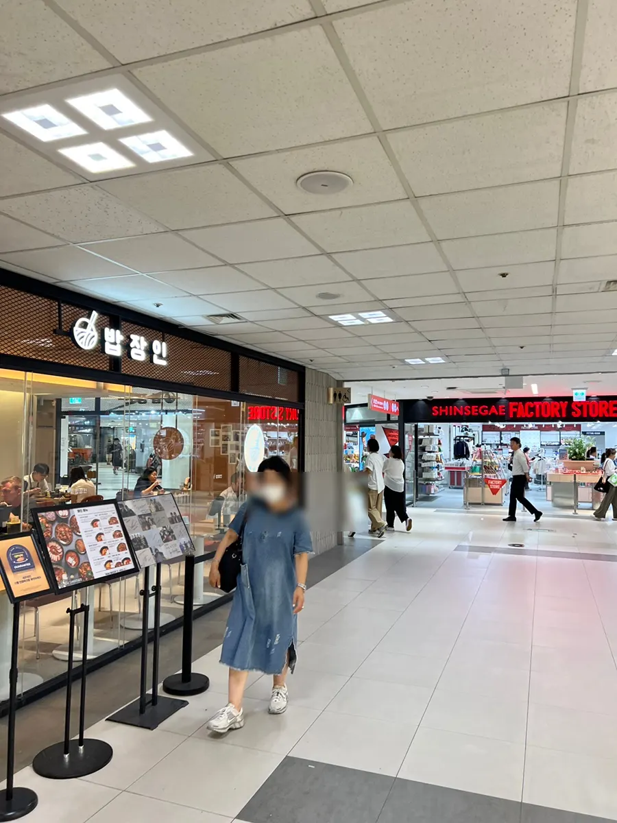Underground passage heading toward Shinsegae Factory