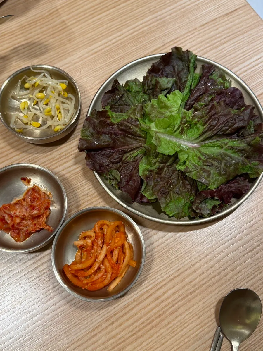 밥장인 고속터미널점 내부 좌석