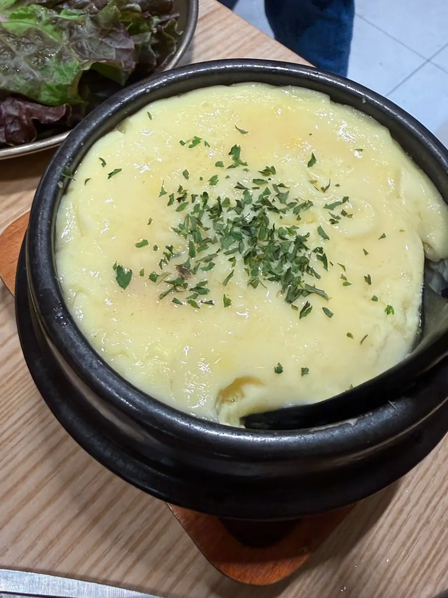 상추에 불고기볶음 올린 쌈