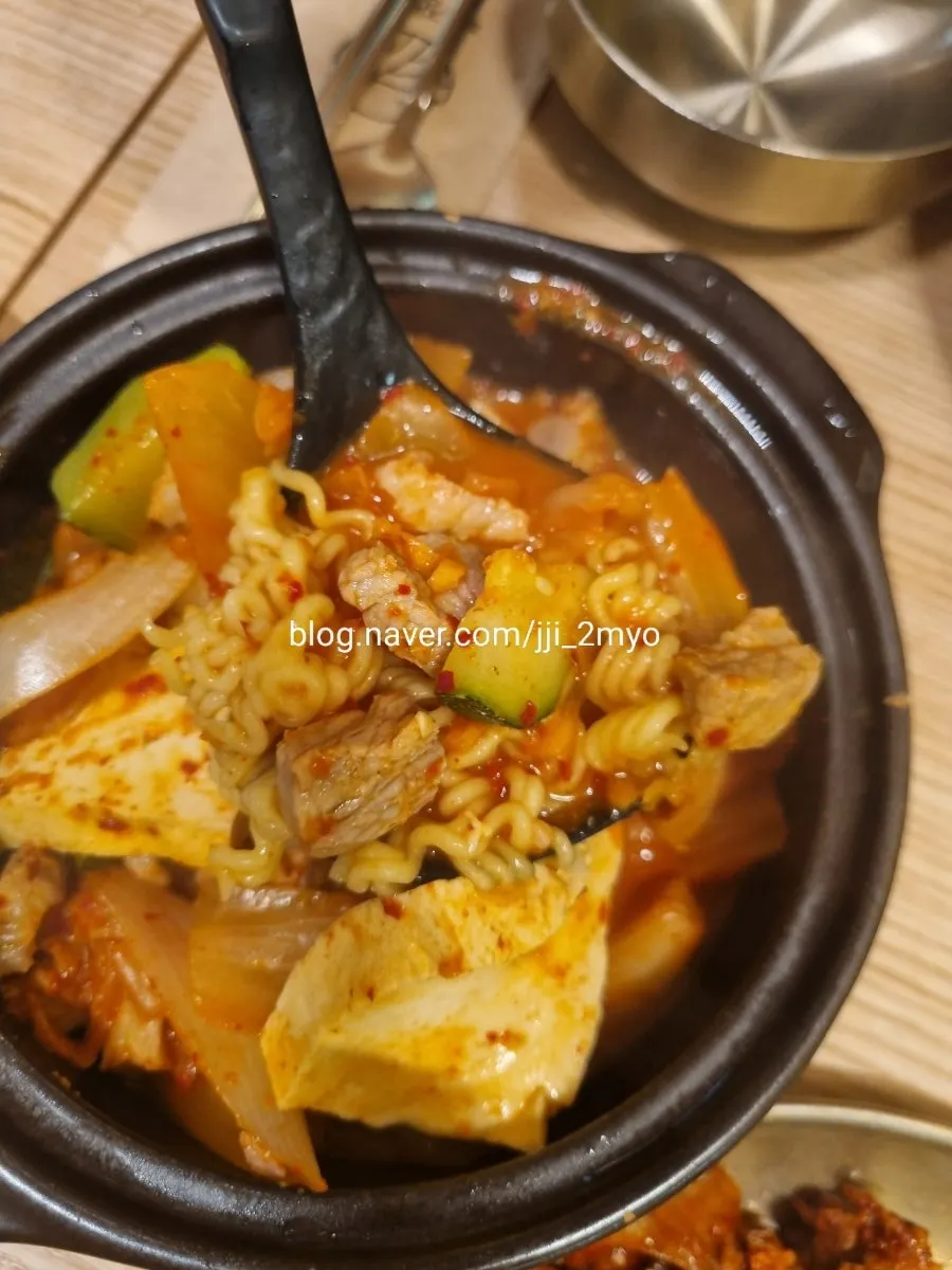 Kimchi stew with tofu, meat, and ramen noodles