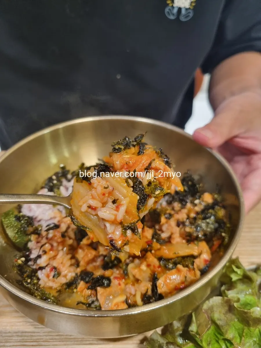 A mixed spoonful of gim flake rice