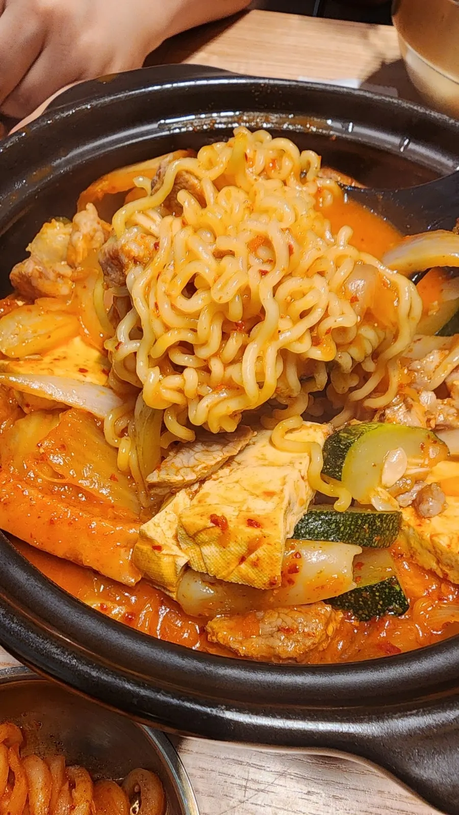 라면사리 추가한 김치 짜글이