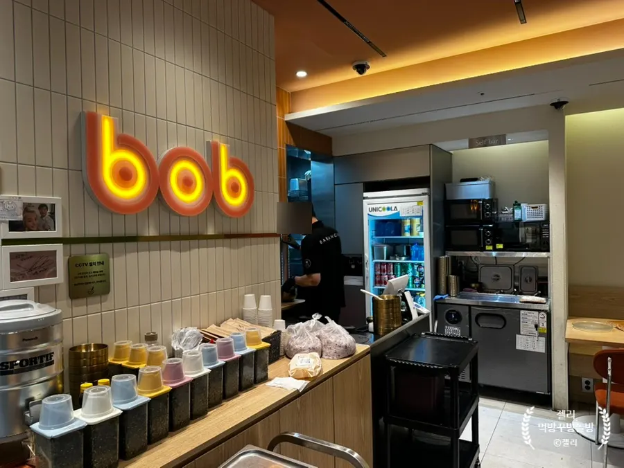 밥장인 고속터미널점 매장 내부 좌석