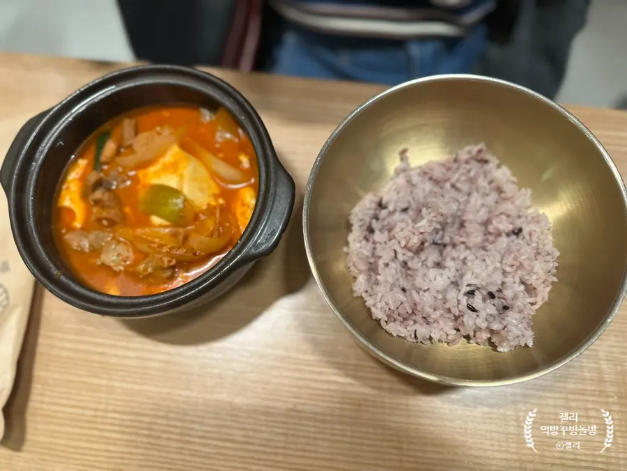국물이 자작한 자박자박 짜글이