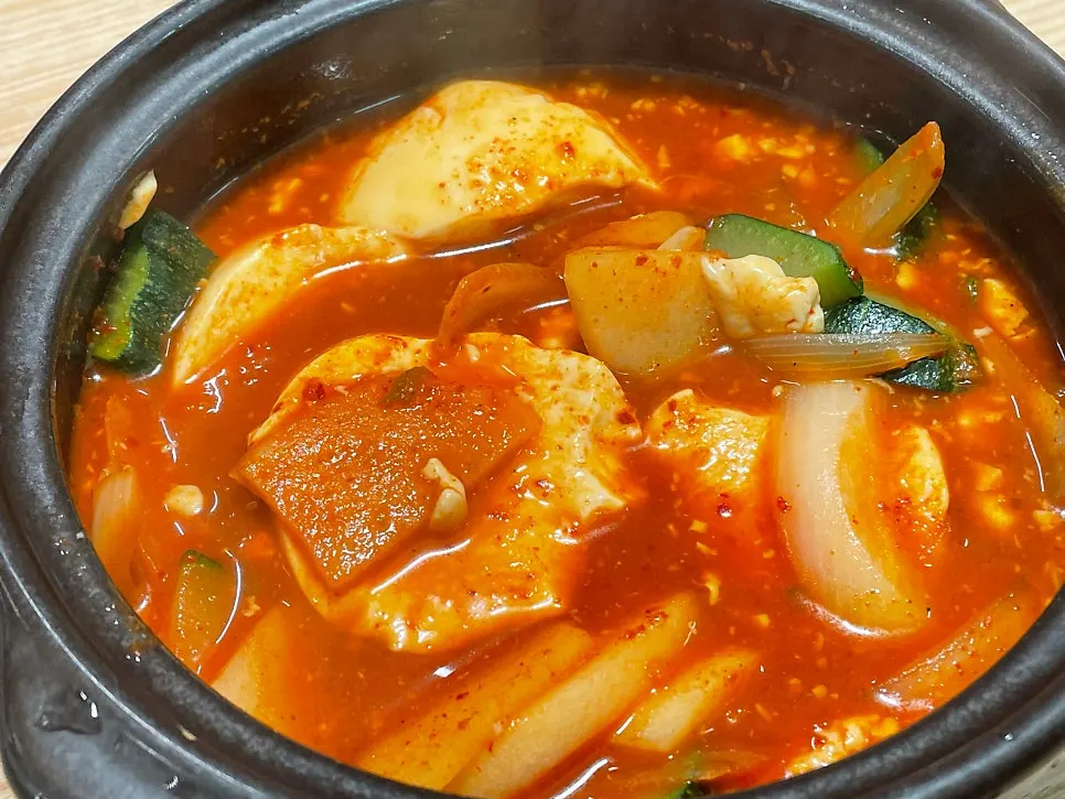 콩나물 김치 무생채 밑반찬 상차림