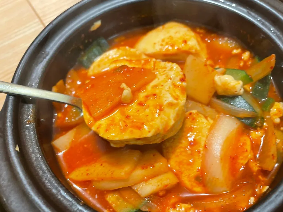 감자와 애호박이 넉넉한 찌개 건더기