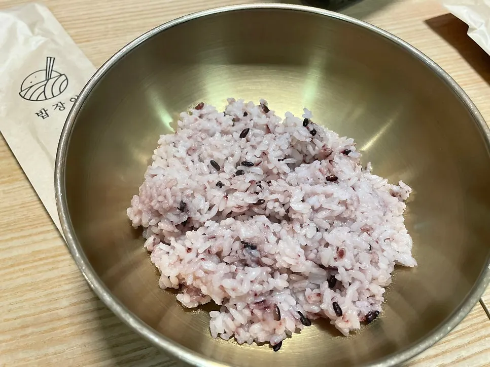 윤기 도는 공깃밥