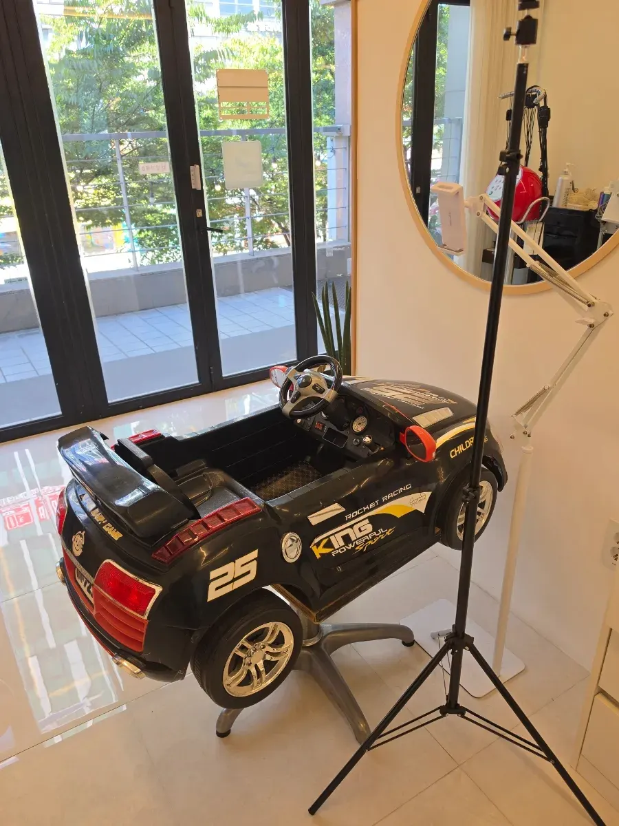 Interior design of the treatment area at Goeum Hair Salon